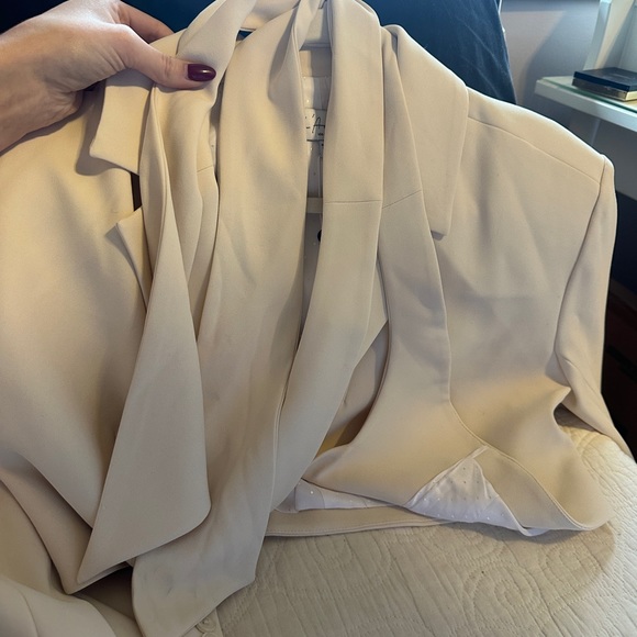 Revolve wrap crop blazer - Picture 2 of 3